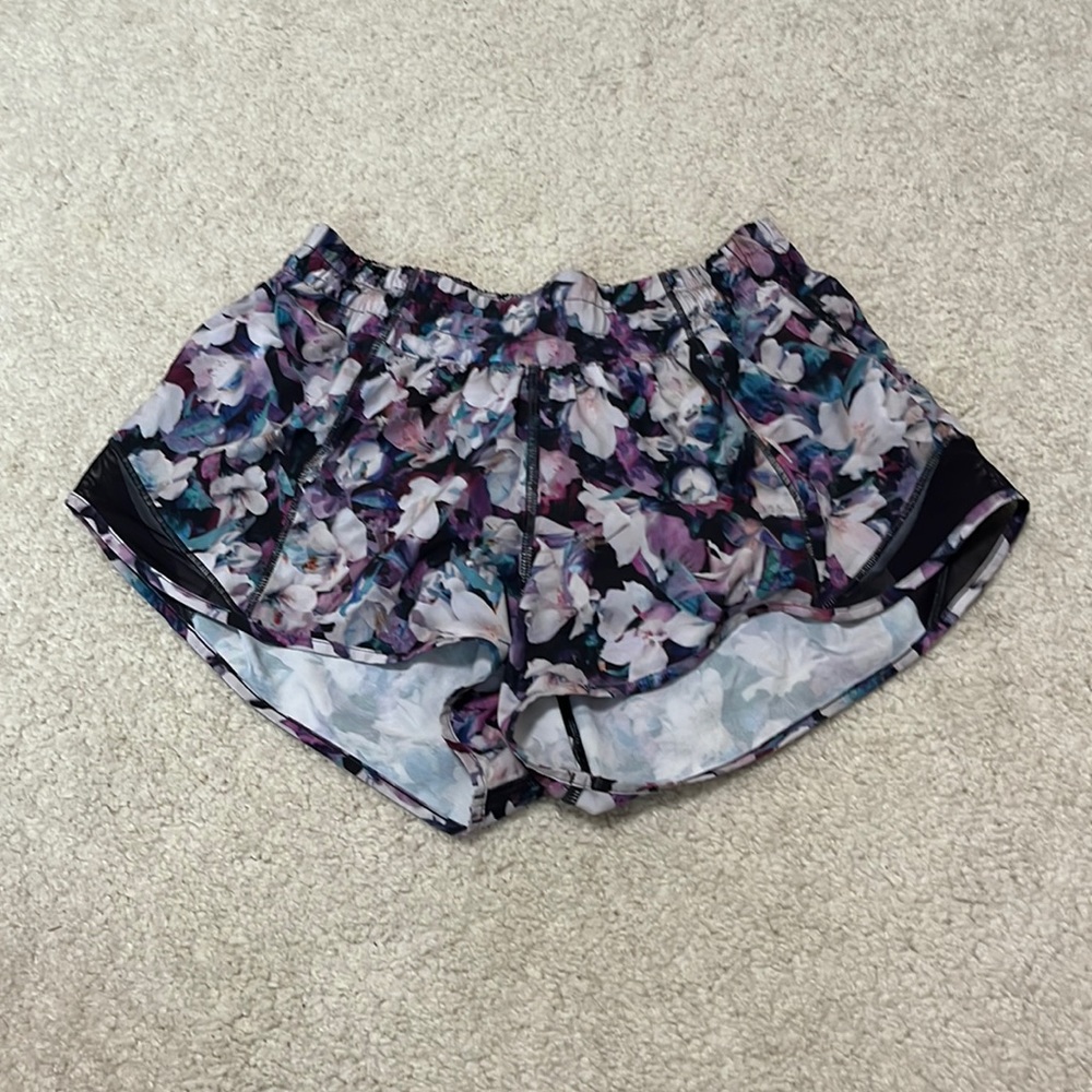 Lululemon Hotty Hot Shorts Size 4 Floral